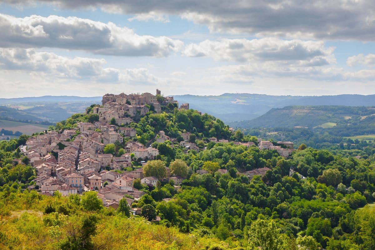 Cordes sur ciel village perché