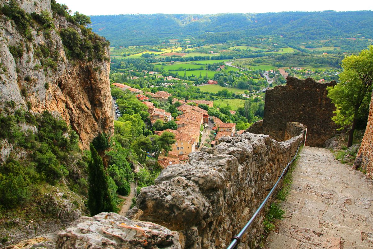 Moustiers (1) Moustiers (1)