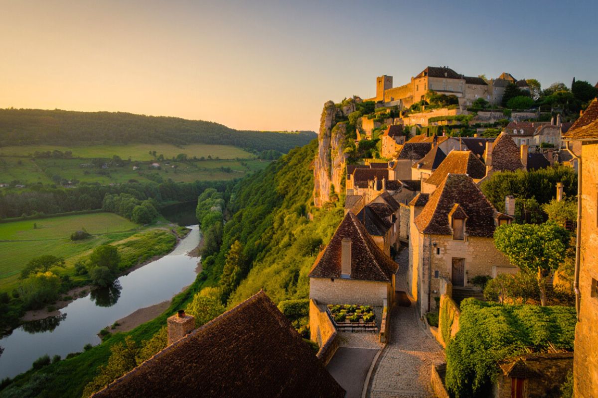 Plus beau village perché