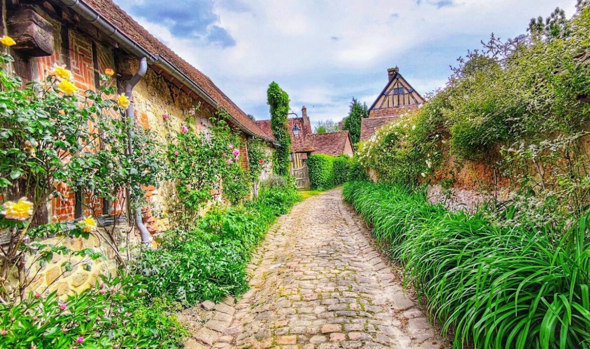 Plus beaux villages tour de france 2025