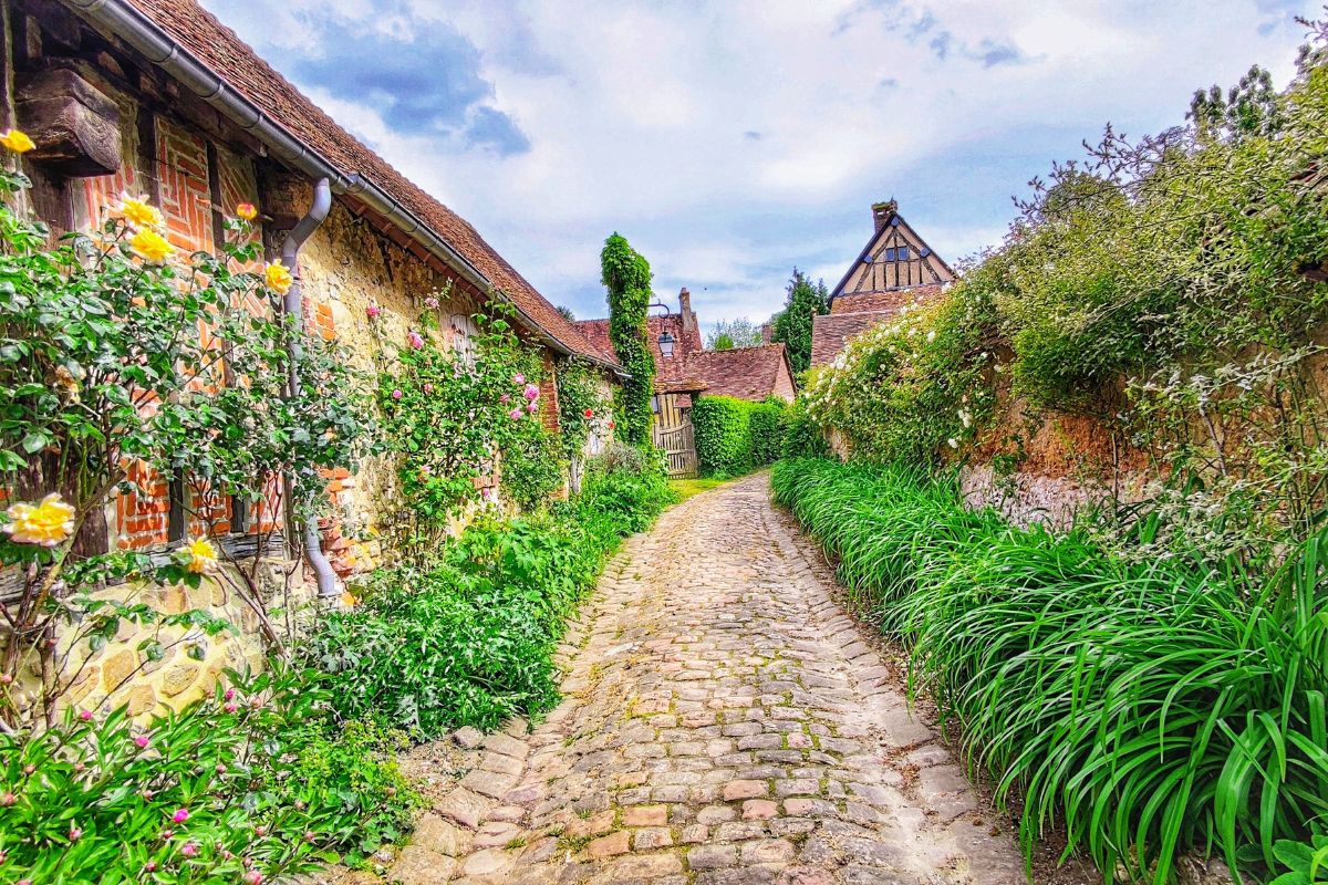 Plus beaux villages tour de france 2025