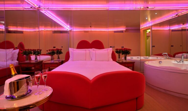 Love hotel Paris