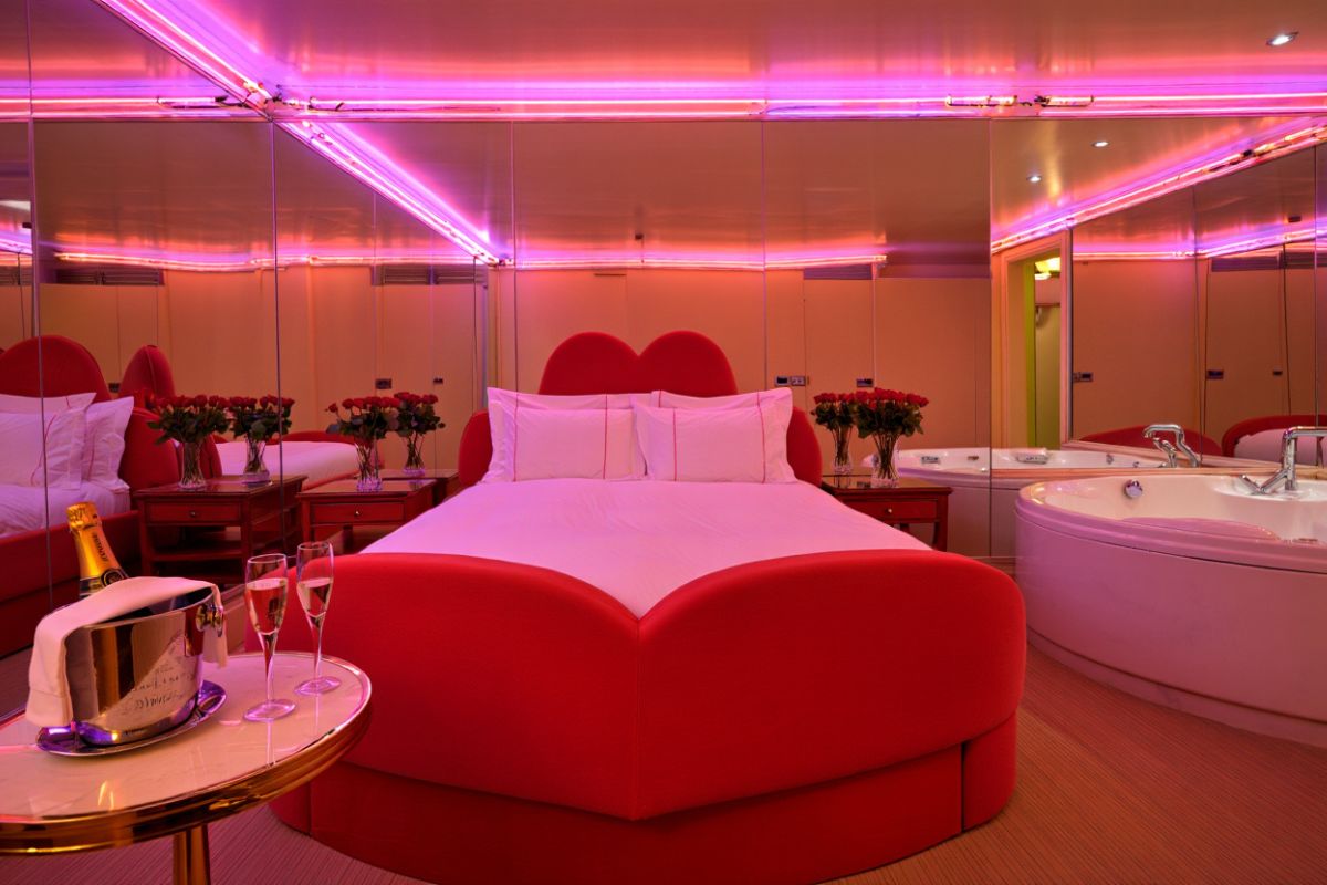 Love hotel Paris