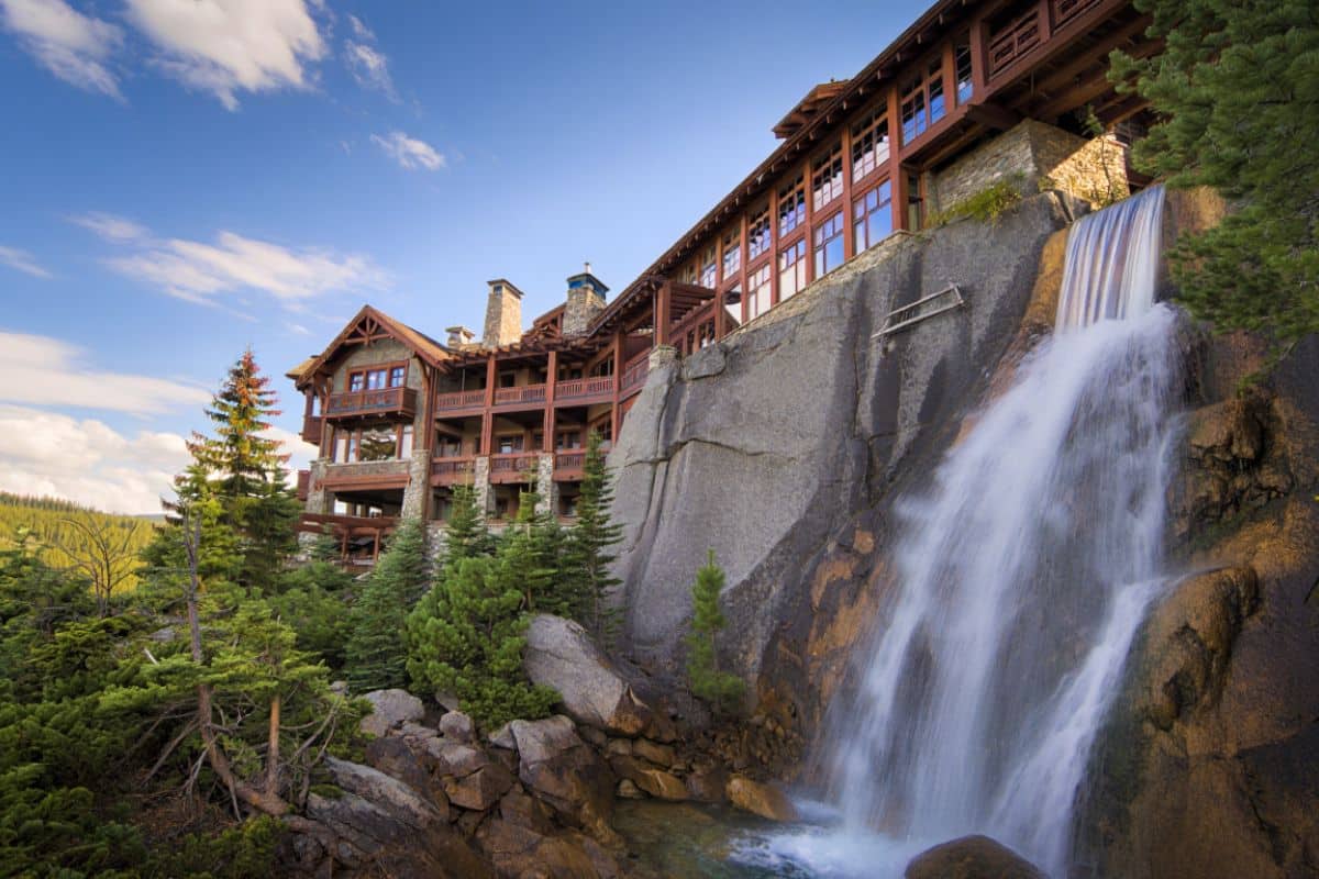 Hôtels secrets à la montagne luxe et discrétion dans les Alpes